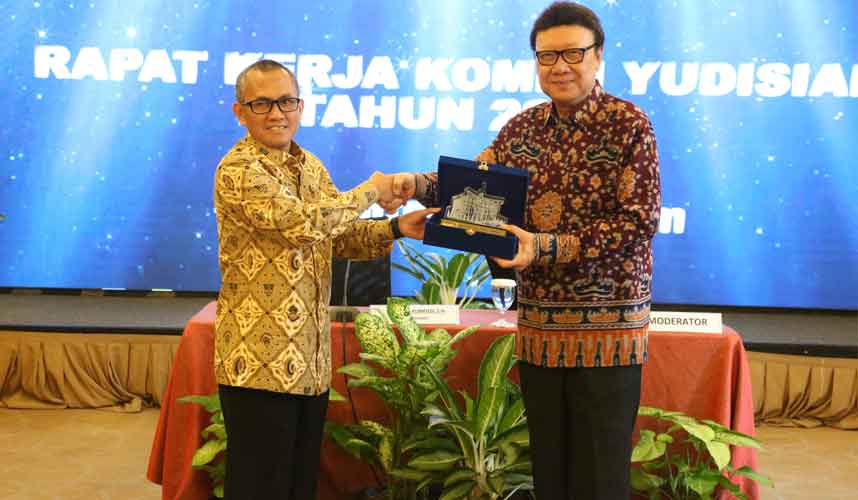 Menteri PANRB Dorong KY Lakukan Penyederhanaan Birokrasi
