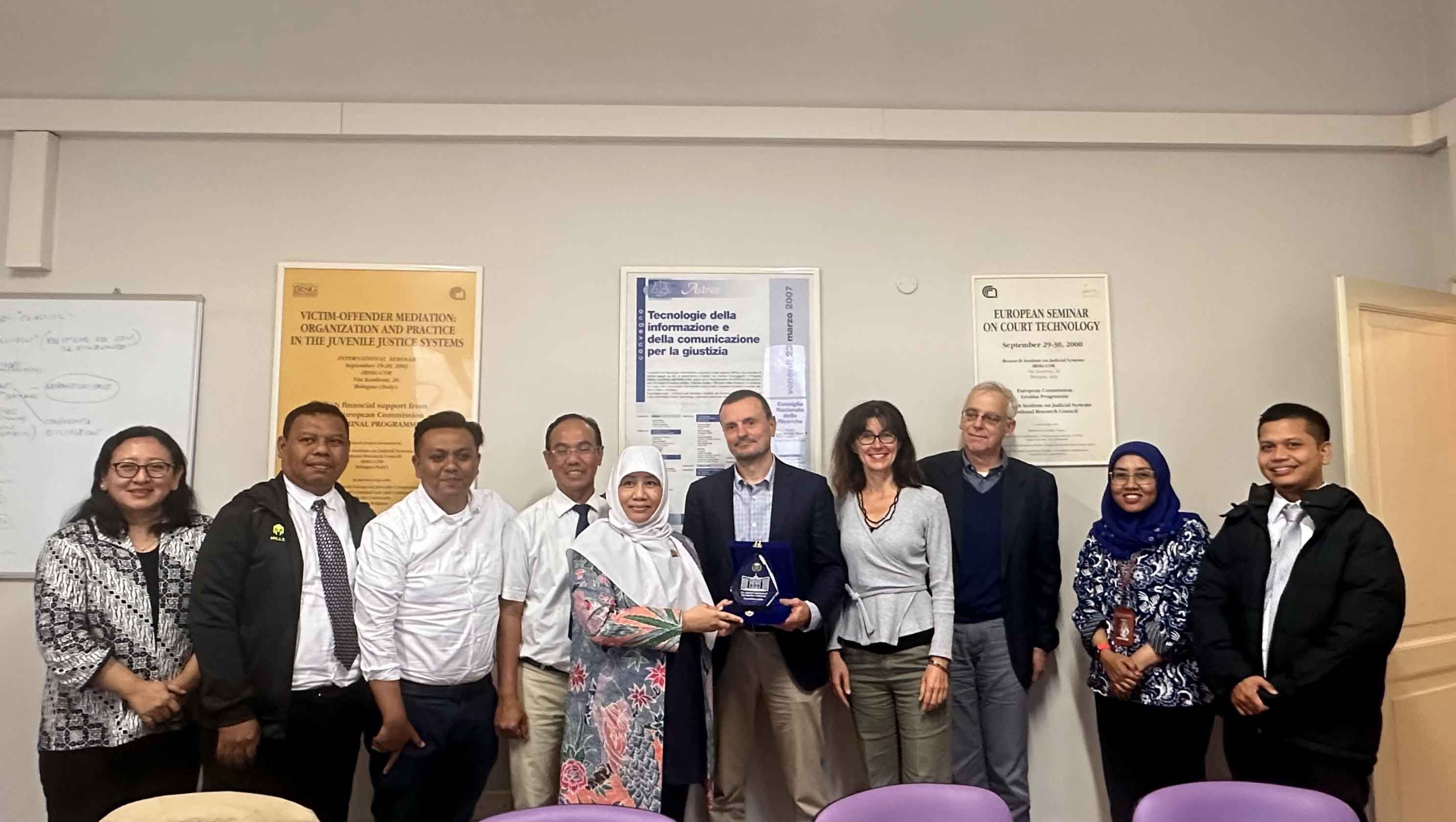 KY dan CeSROG Bahas Independensi Peradilan