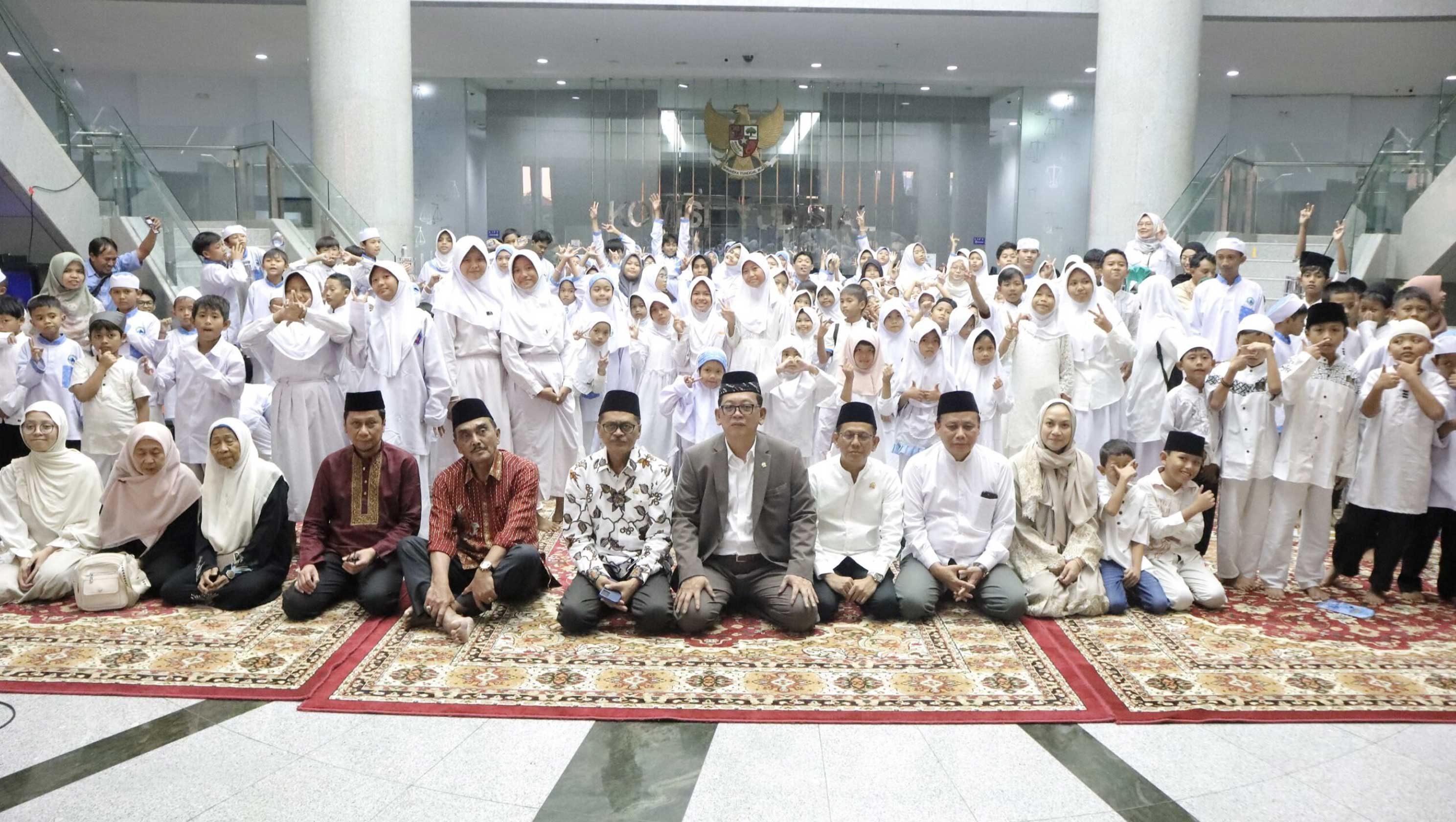 KY Gelar Buka Puasa dan Santunan Bersama Anak Panti Asuhan