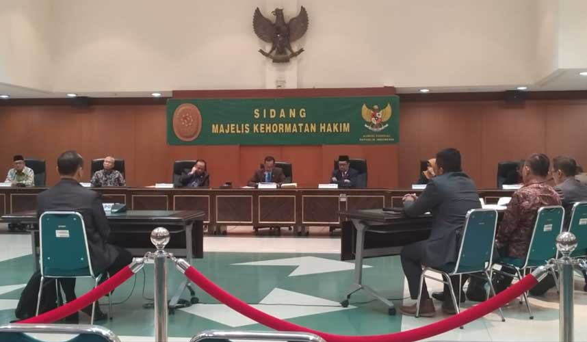 MKH Putuskan Hakim HM Diberhentikan dengan Hormat