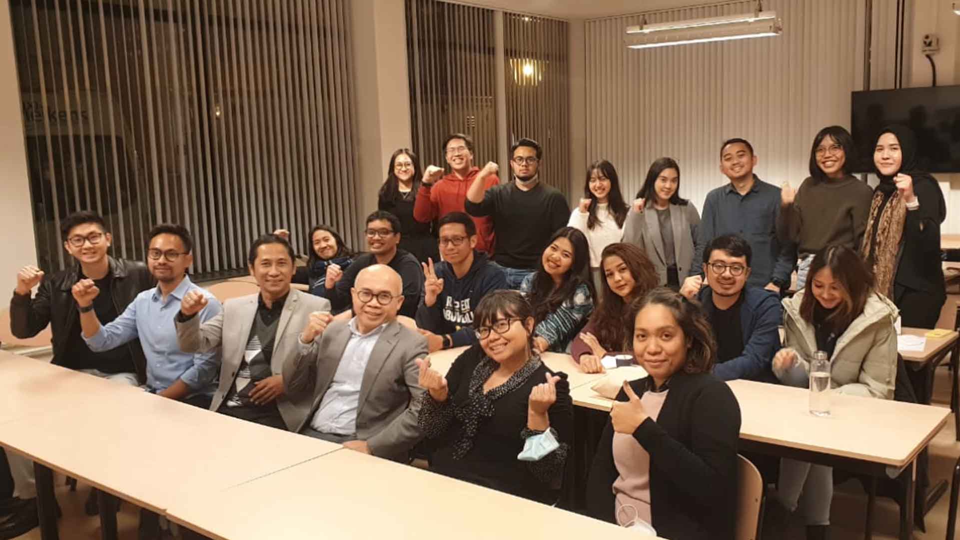 Ketua KY Memberikan Kuliah Umum bagi PPI di Leiden Law School