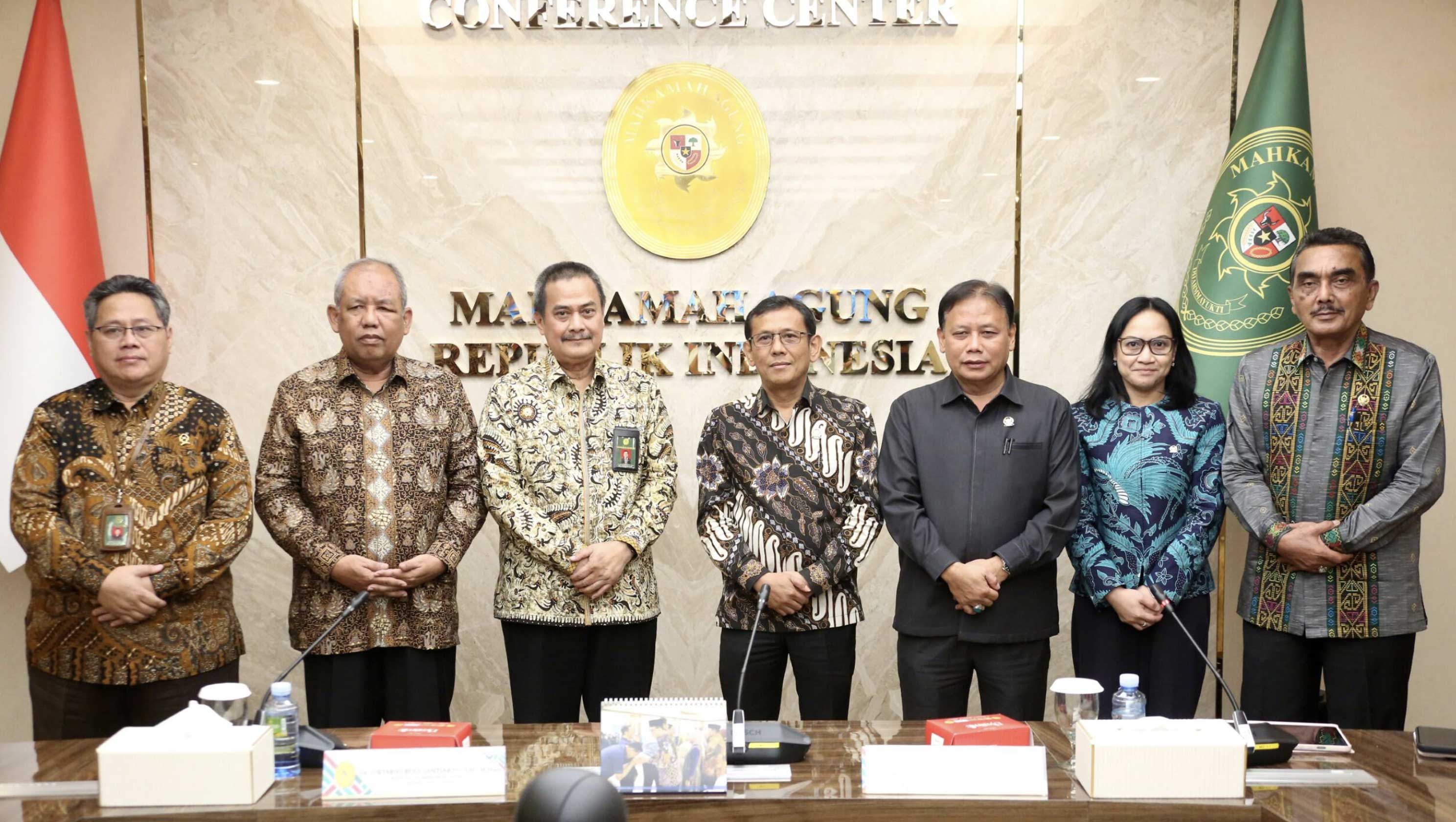 Tim Penghubung KY-MA Bahas Pemeriksaan Bersama