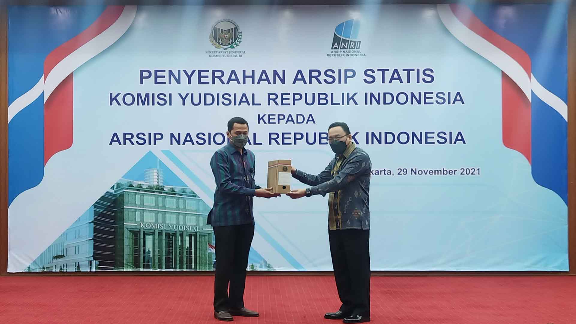 KY Serahkan Arsip Statis MKH dan Penjatuhan Sanksi kepada ANRI