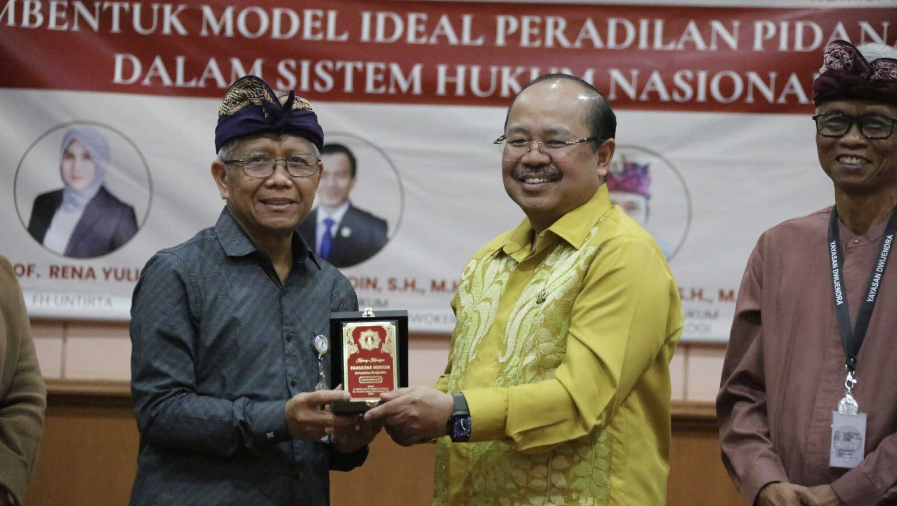 Kepercayaan Publik Terhadap Peradilan Rendah Karena Tak Mampu Serap Hukum Adat