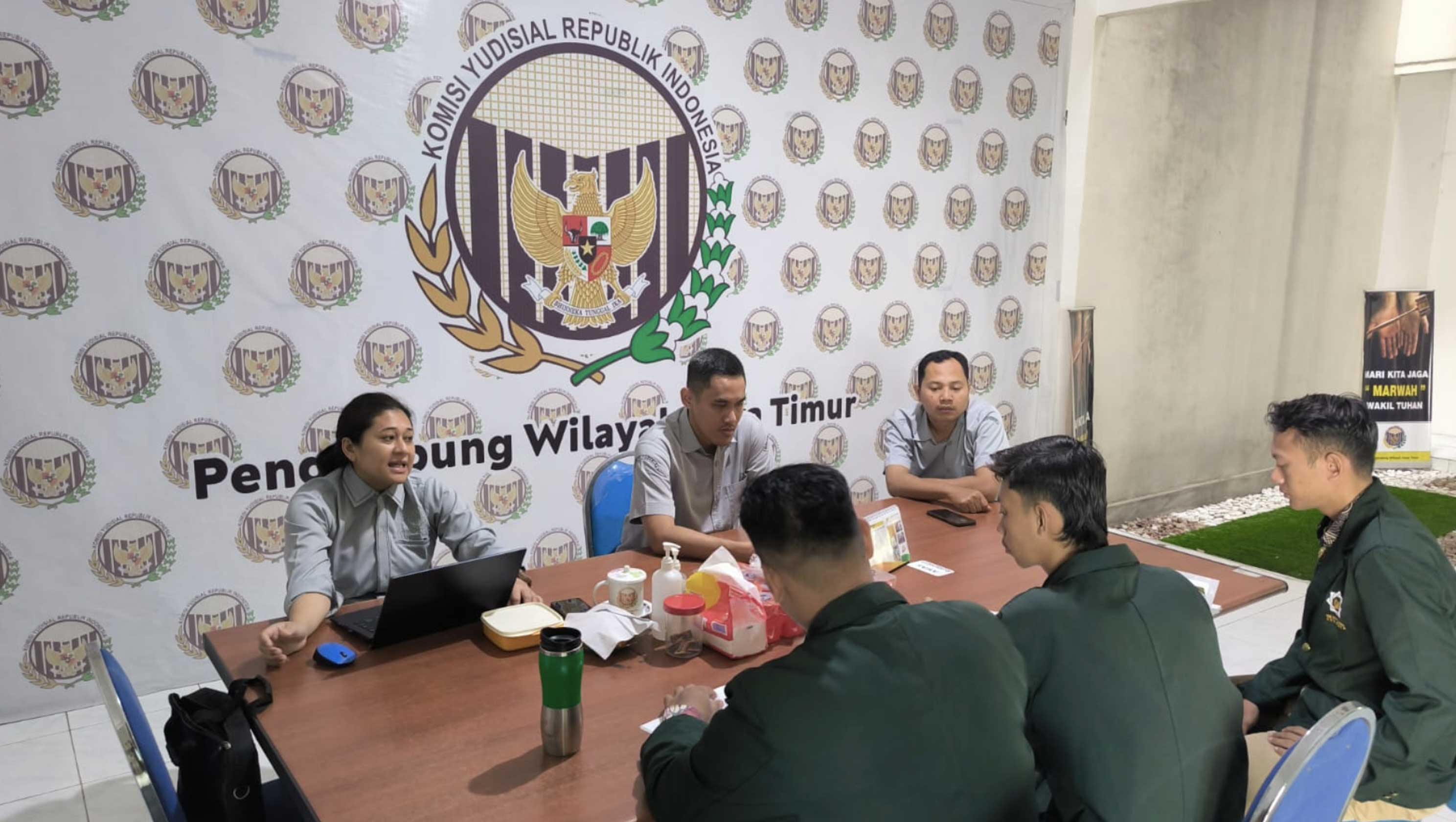 Penghubung KY Jatim Bekali Mahasiswa Magang tentang Kelembagaan KY