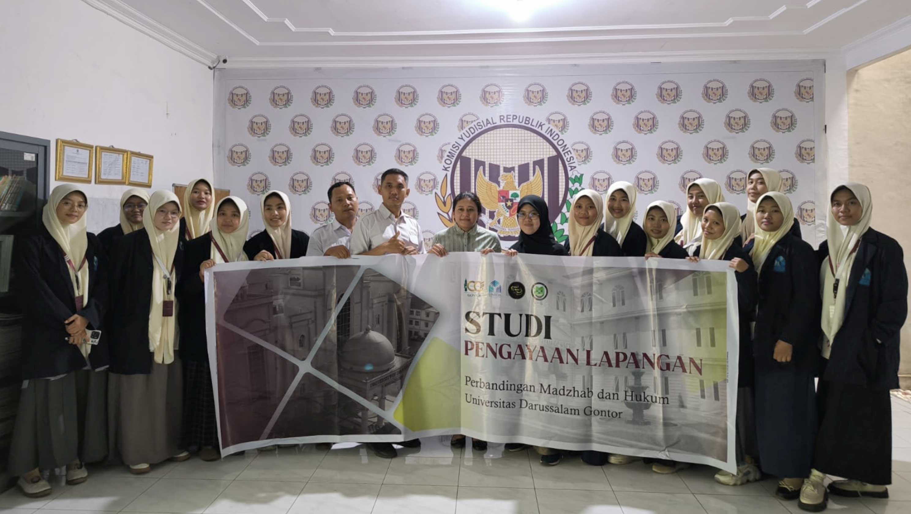 Fakultas Syari'ah Unida Gontor Studi Lapangan ke Penghubung KY Jatim