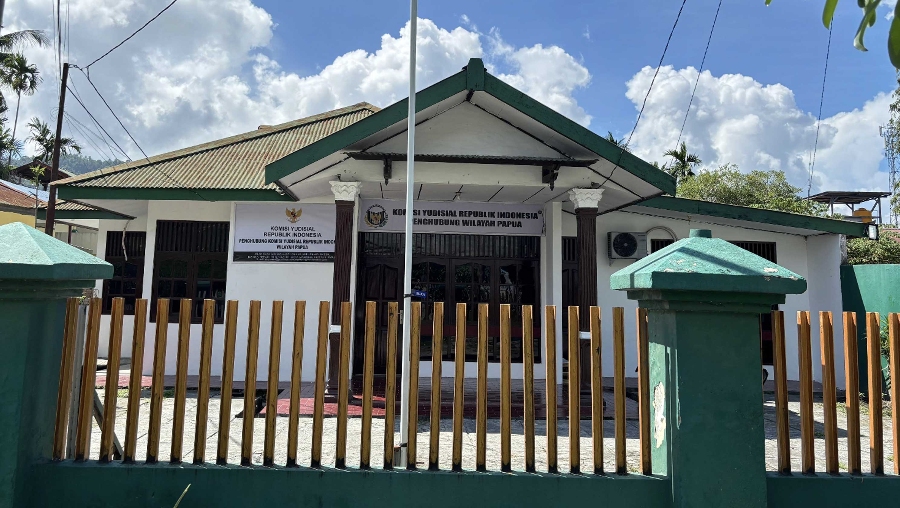 Penghubung KY Papua Tempati Kantor Baru