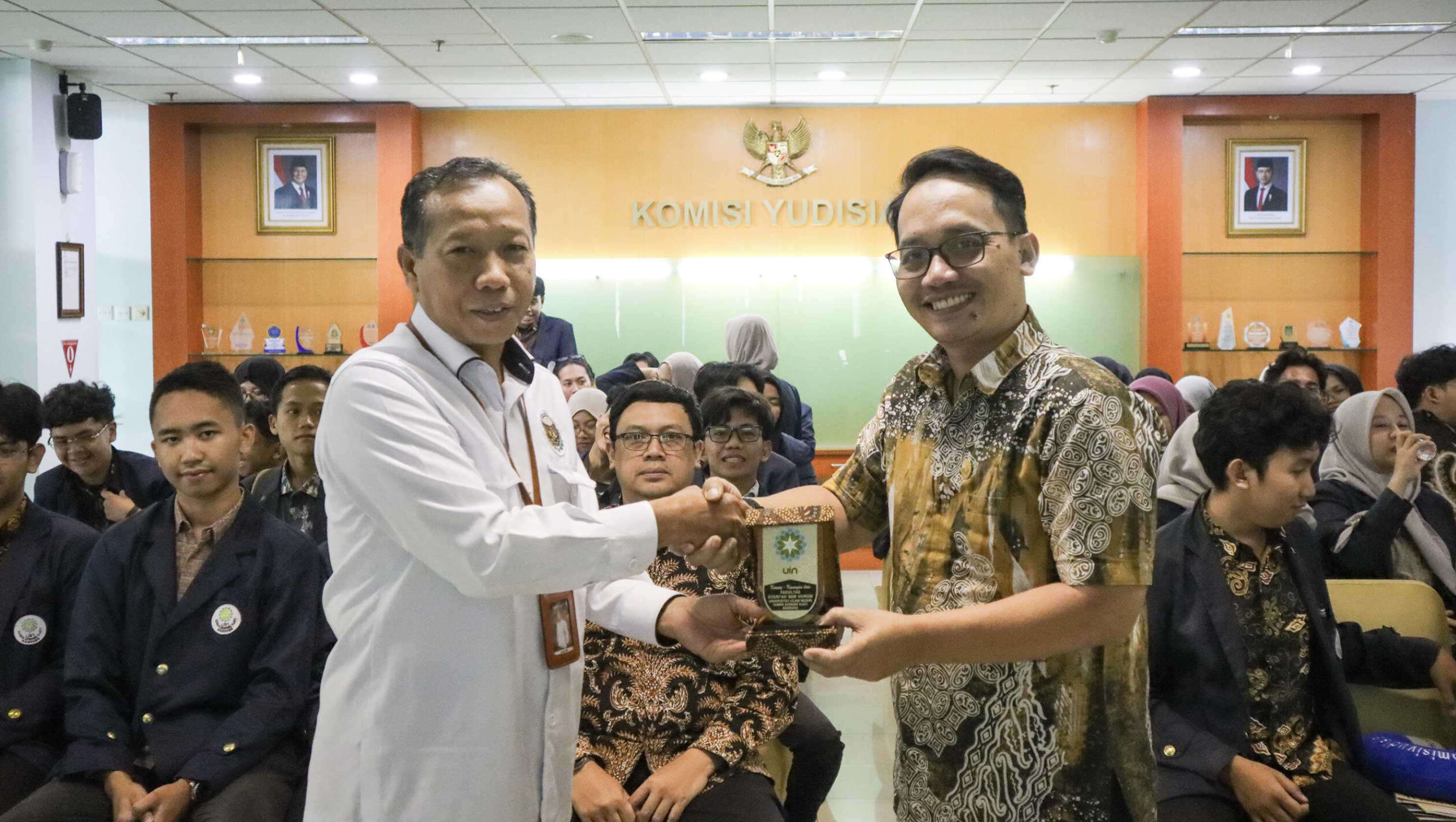 KY Terima Kunjungan Mahasiswa LKDM ilmu Hukum FSH UIN SGD