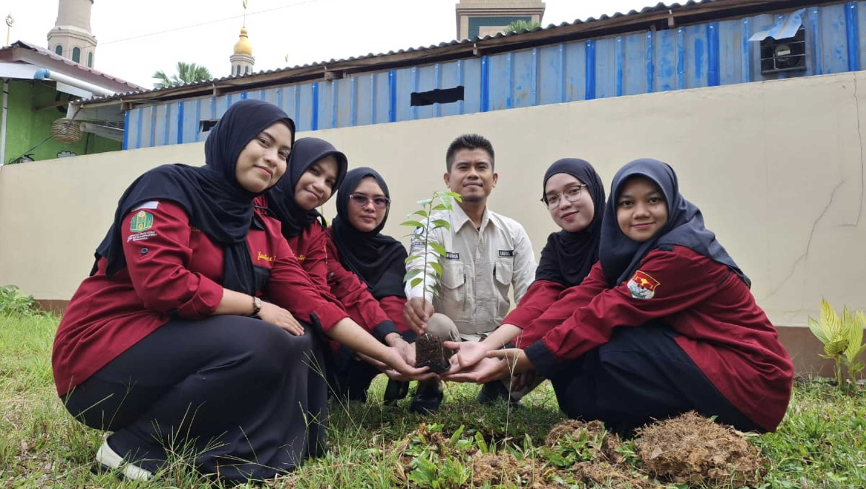 Penghubung KY Kaltim Tanam Pohon, Simbol Internalisasi Etika Sejak Dini