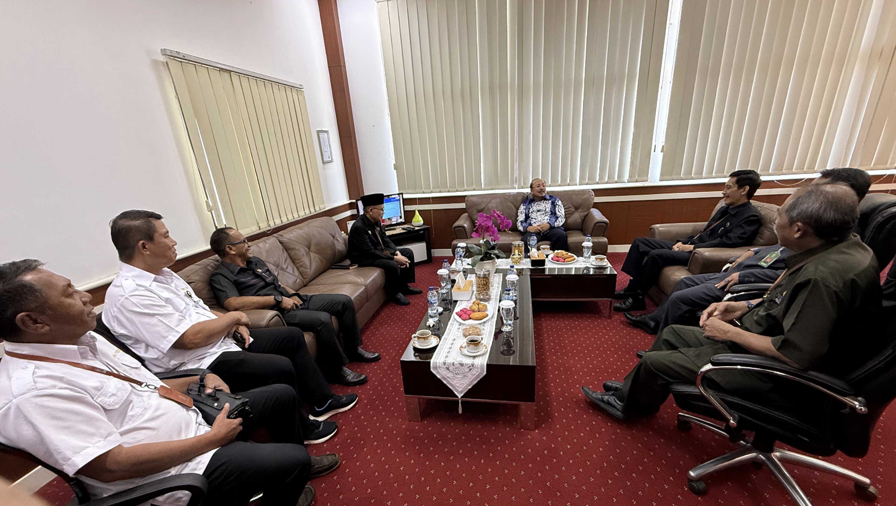 Ketua KY Sambangi PTA Manado