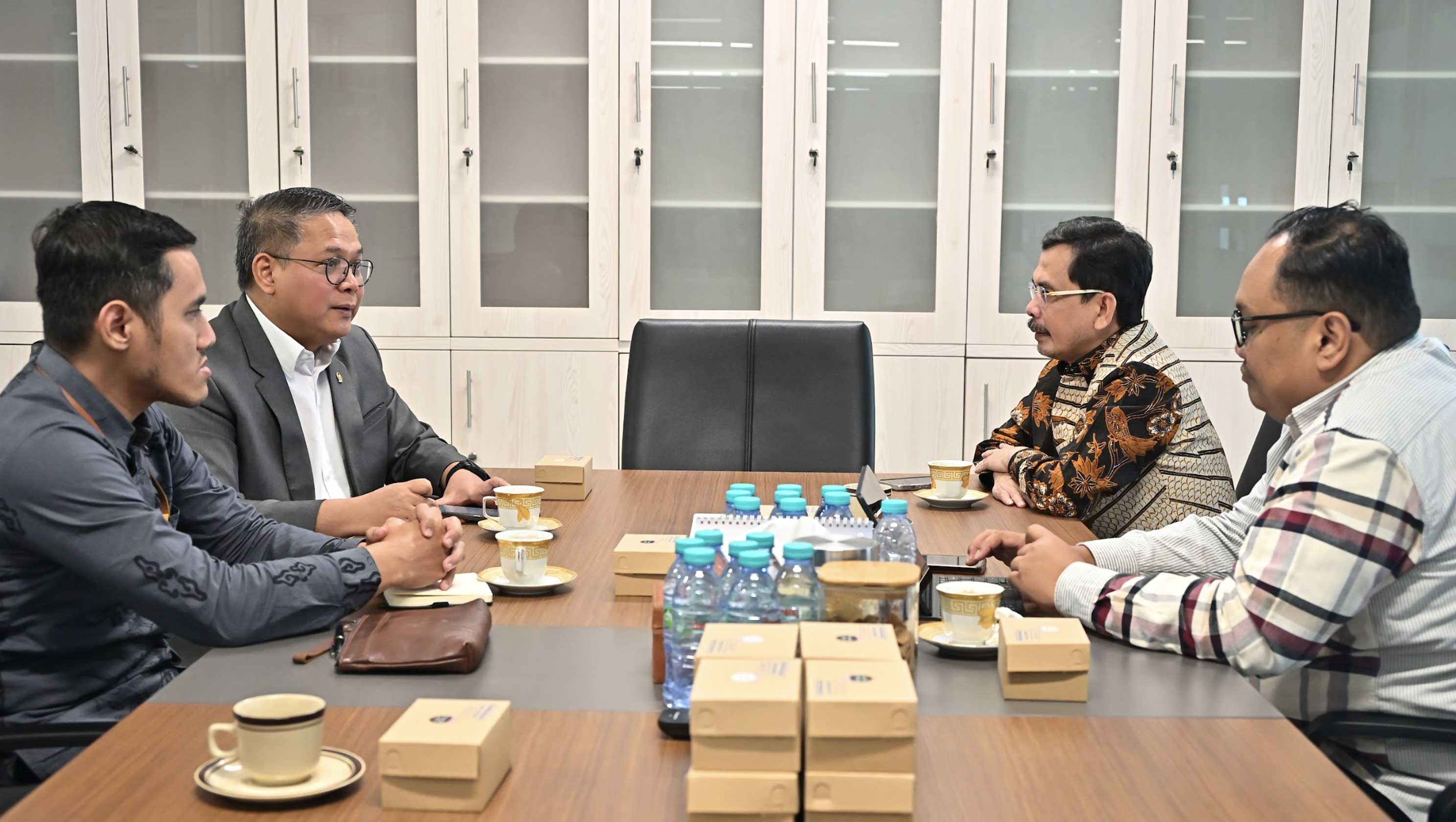 KY dan FH Unair Bahas Implementasi Kerja Sama Program Kampus Berdampak
