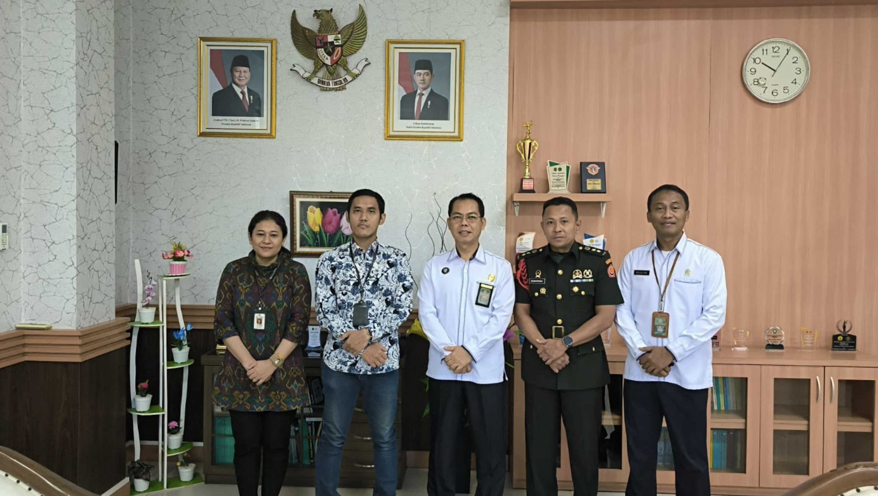 Audiensi dengan Kepala Pengadilan Militer III–12 Surabaya, Penghubung KY Jatim Bahas Pemantauan Persidangan