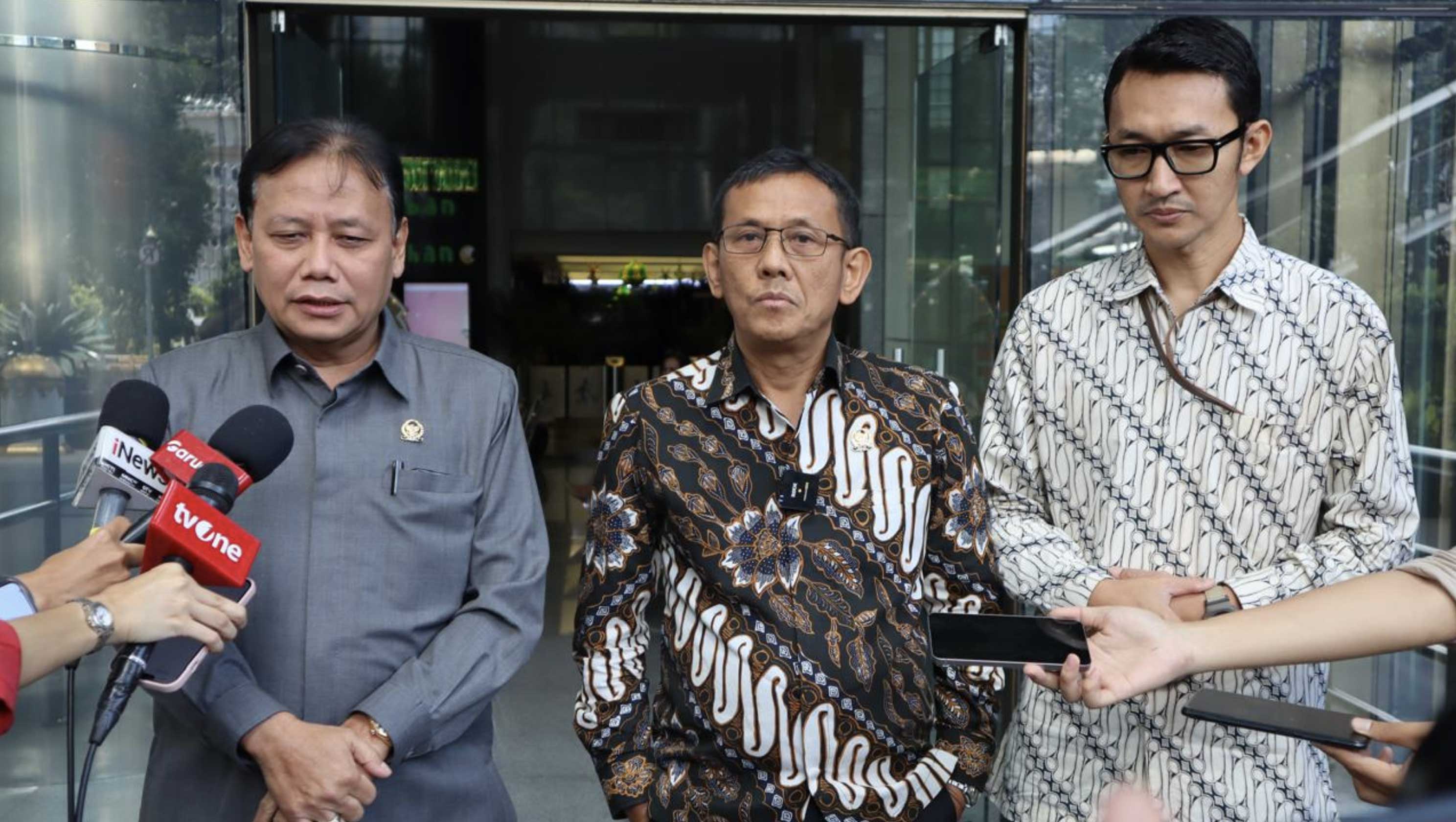 KY Periksa Ketua dan Wakil Ketua Nonaktif PN DepokKY Periksa Ketua dan Wakil Ketua Nonaktif PN Depok