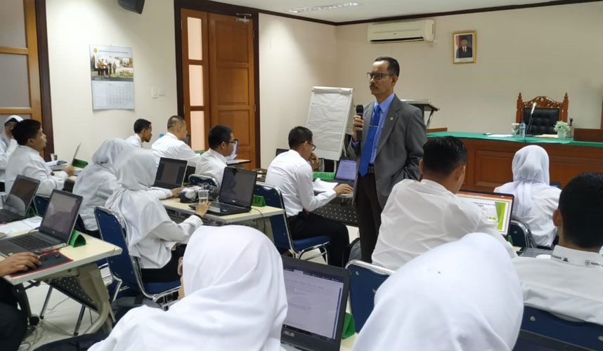 KY Tegaskan Hakim Dilarang Bertemu Pihak Berperkara