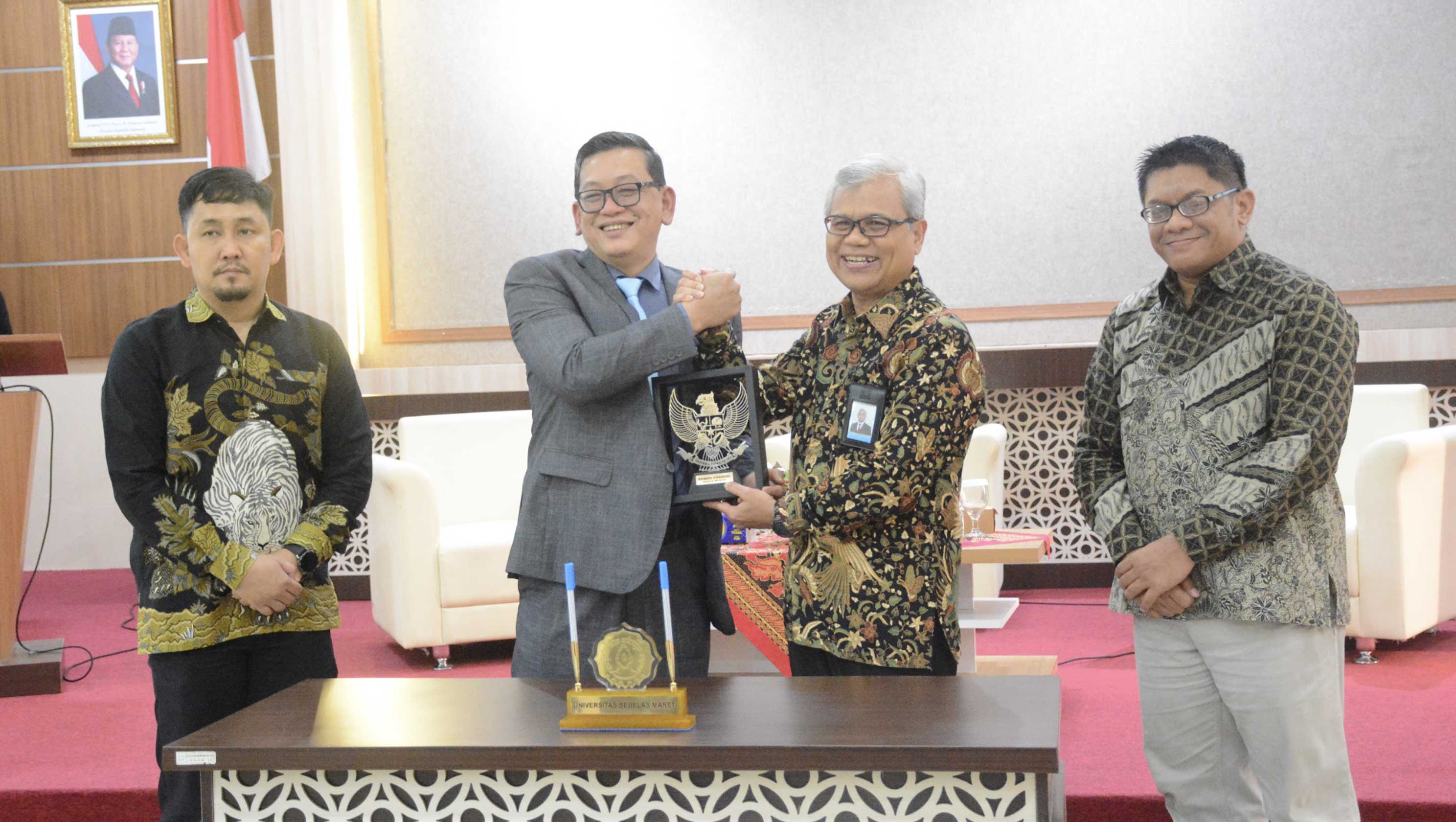 KY dan UNS Sepakat Tanda Tangani Nota Kesepahaman Peningkatan Integritas Hakim