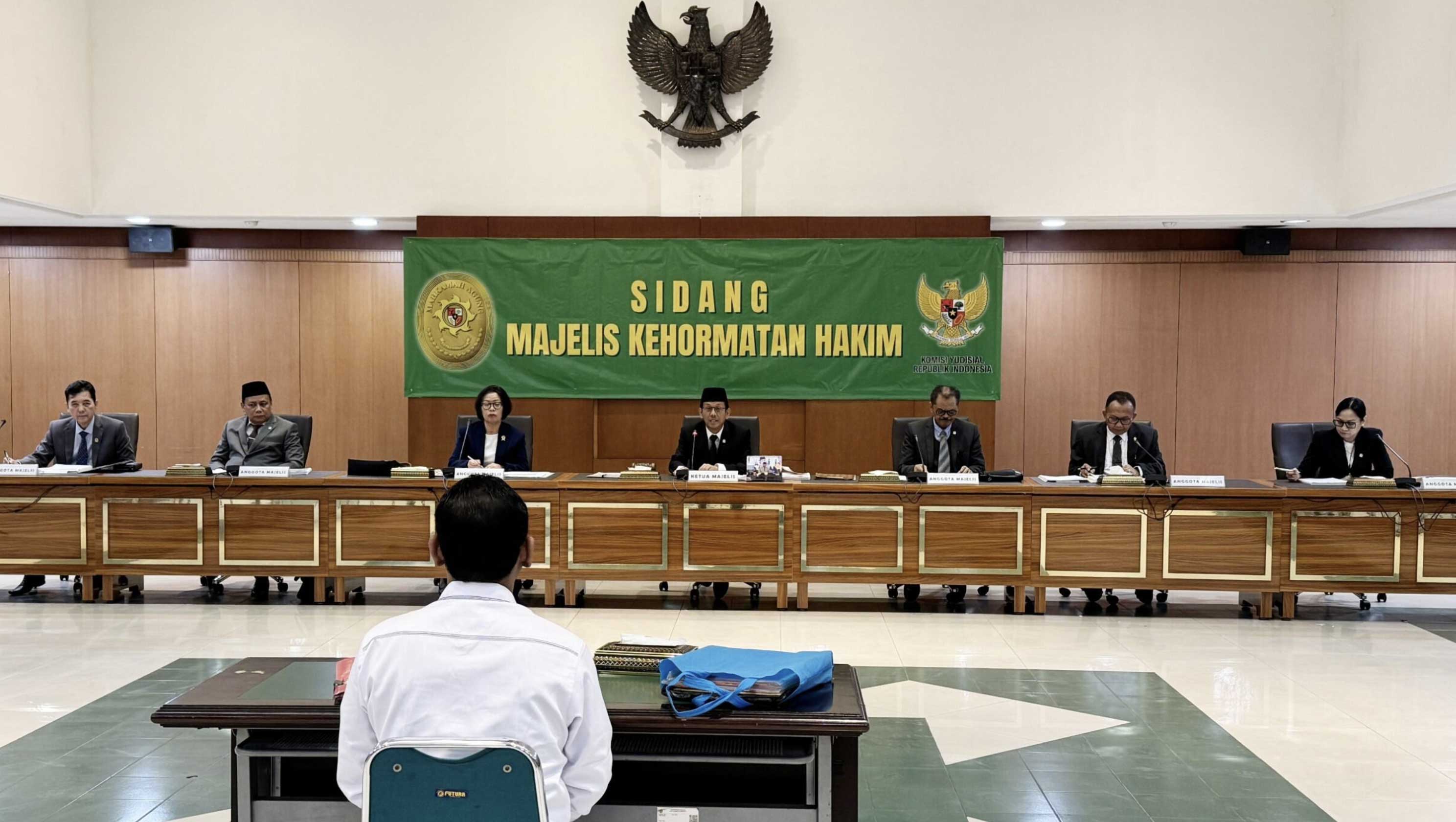 Hakim DD Diberhentikan dengan Hak Pensiun Karena Terbukti Telantarkan Anak dan Istri