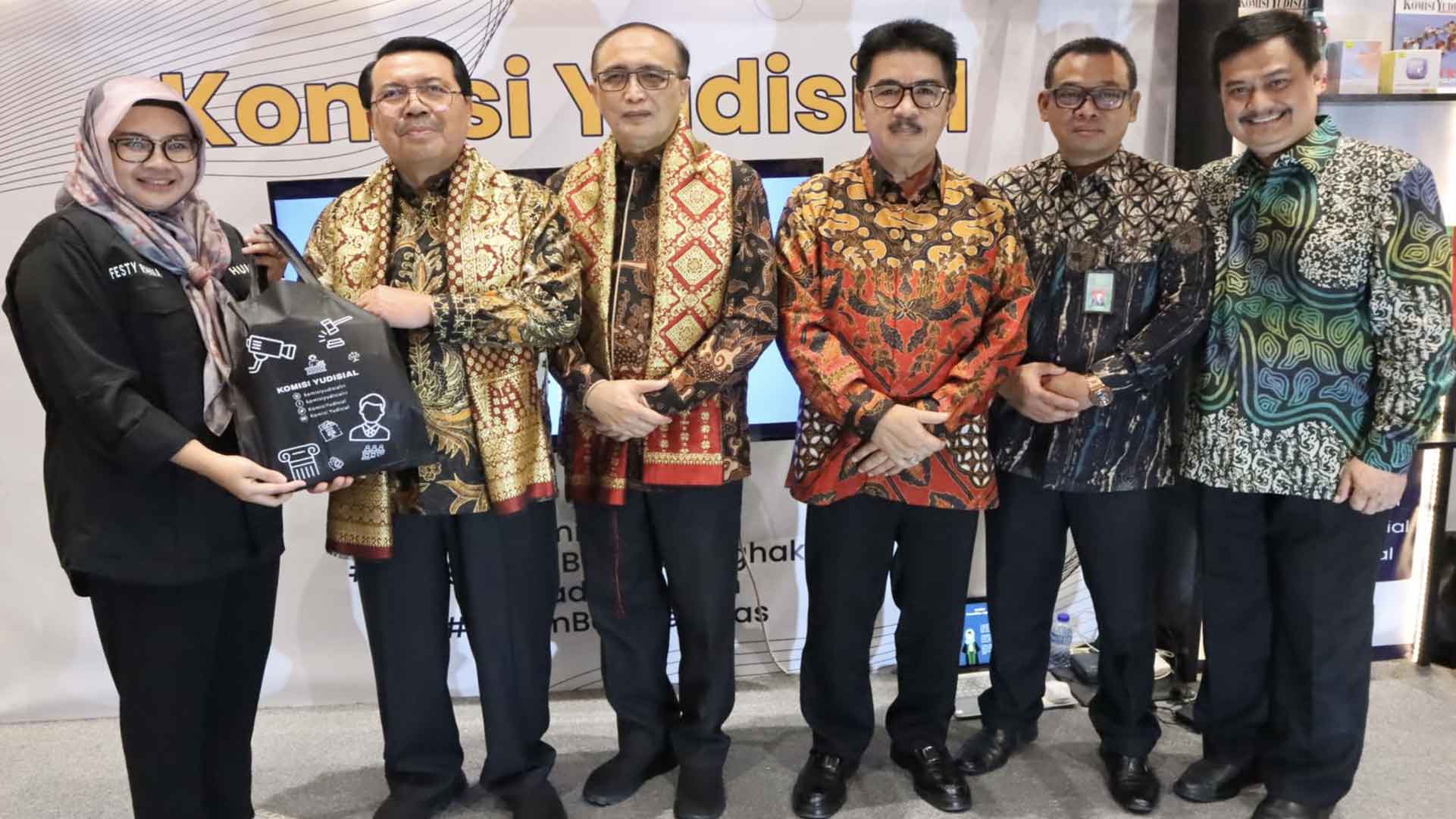 KY Semarakkan Pameran Kampung Hukum MA 2024