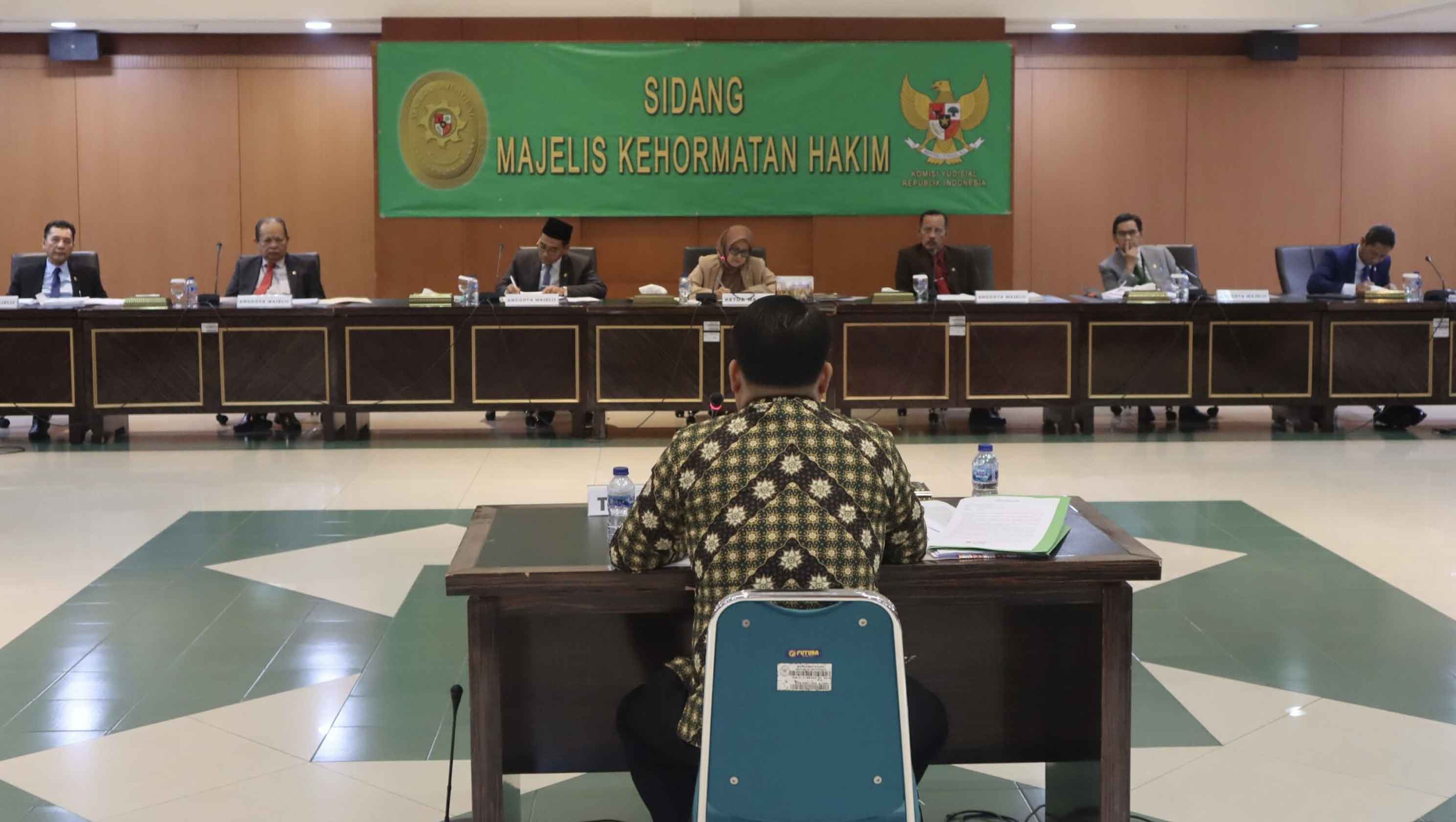 MKH Putuskan Hakim Ad Hoc PHI Medan MS Diberhentikan dengan Tidak Hormat