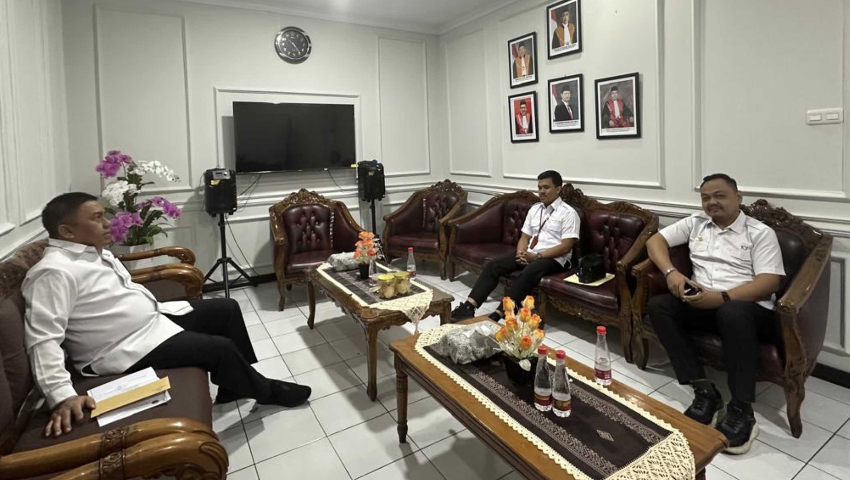 Audiensi dengan PN Payakumbuh, Penghubung KY Sumbar Bahas Pemantauan Persidangan