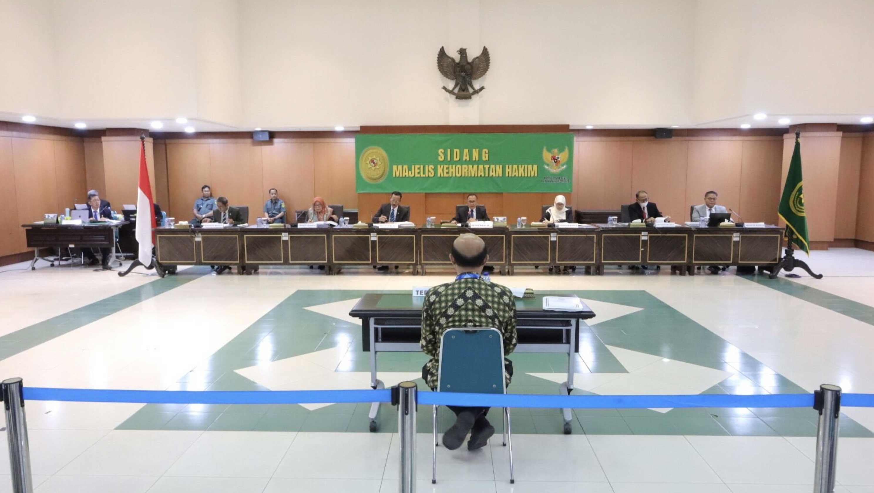 Mantan KPN Tobelo Diberhentikan dengan Hak Pensiun