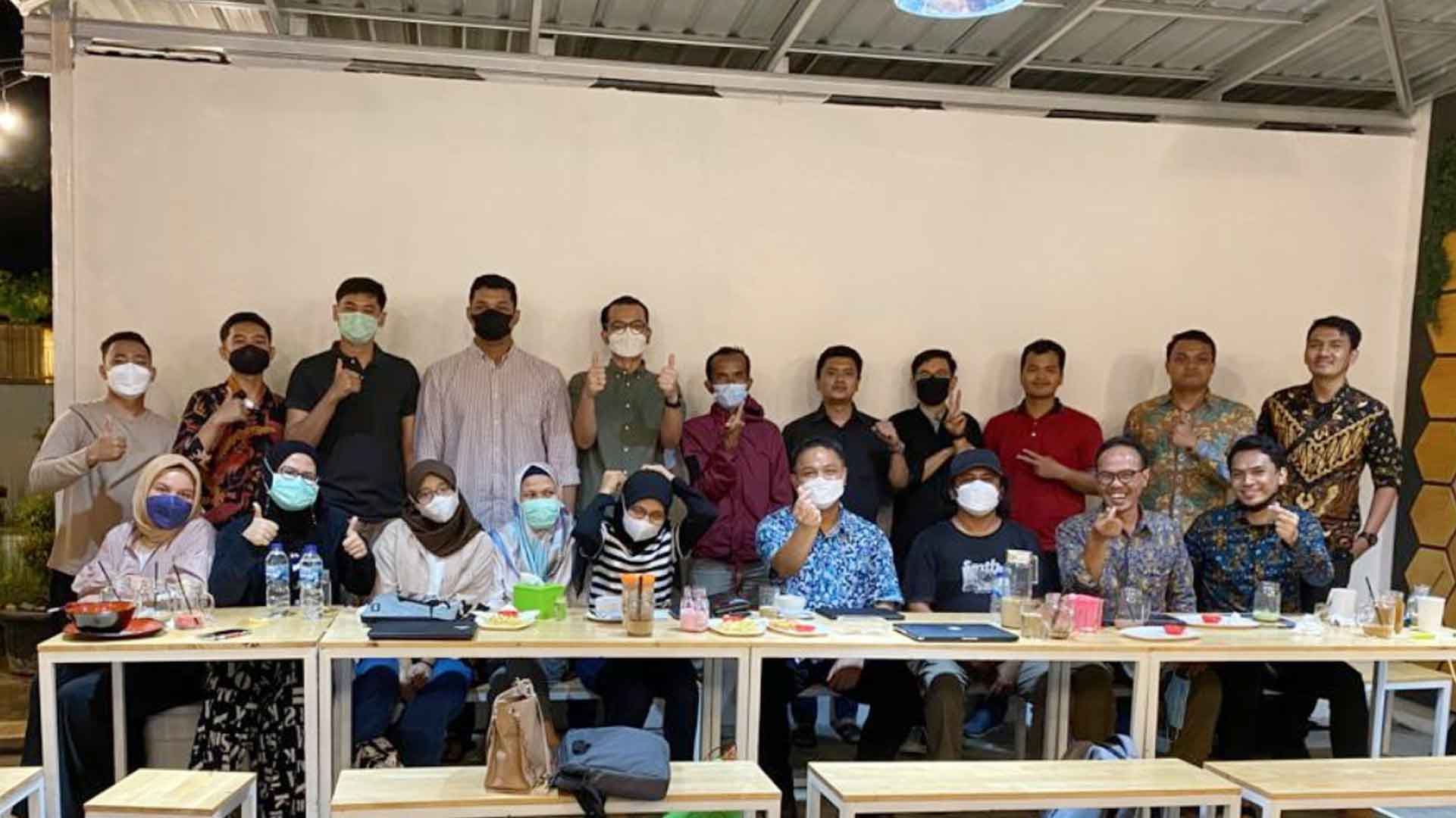 KY Ngopi Santai dengan Jaringan Masyarakat Sipil Sumatera Barat