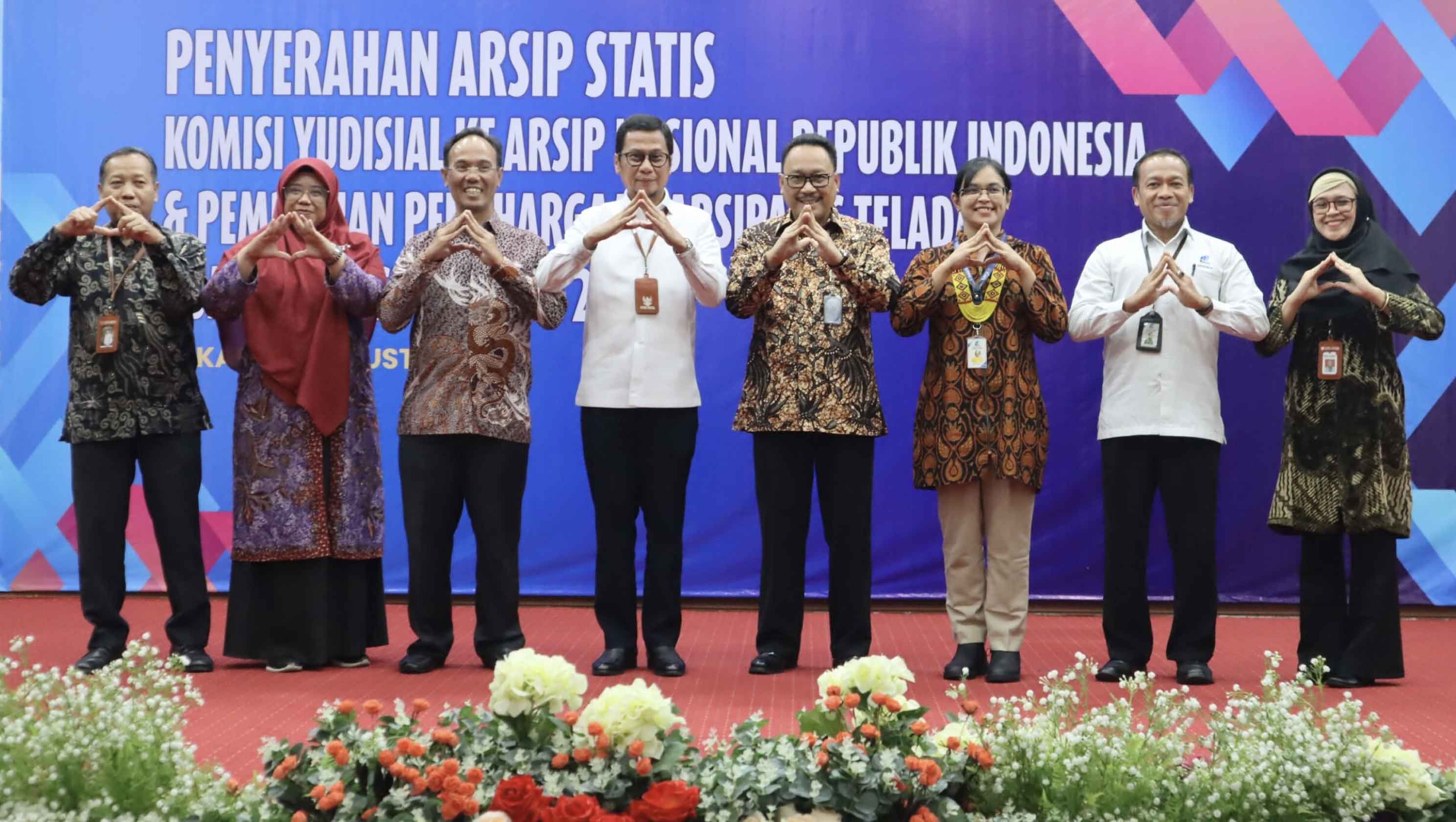 KY Serahkan Arsip Statis Ketujuh Kalinya kepada ANRI