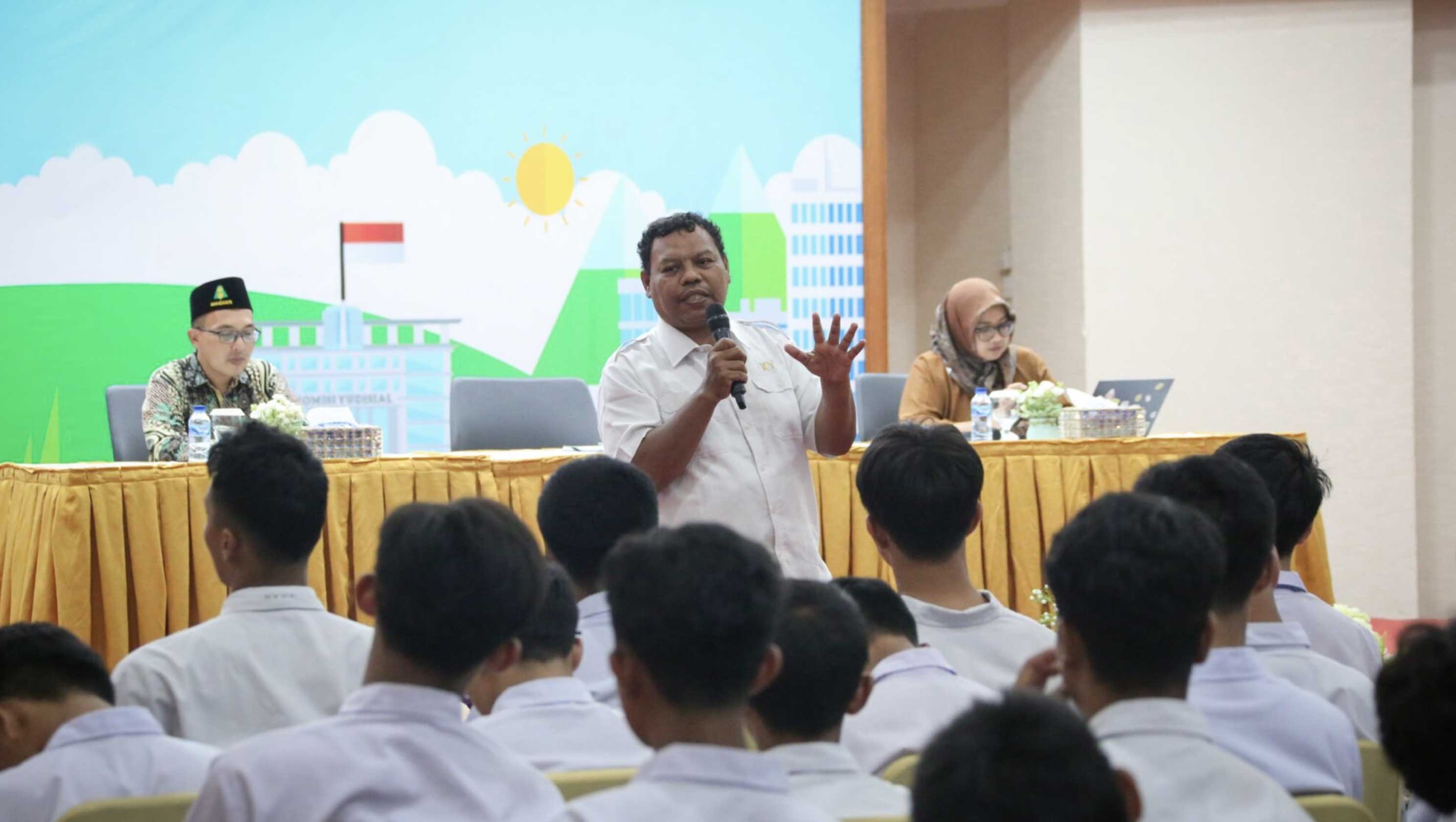 KY Terima Kunjungan Santri MA PPMI Assalaam Sukoharjo