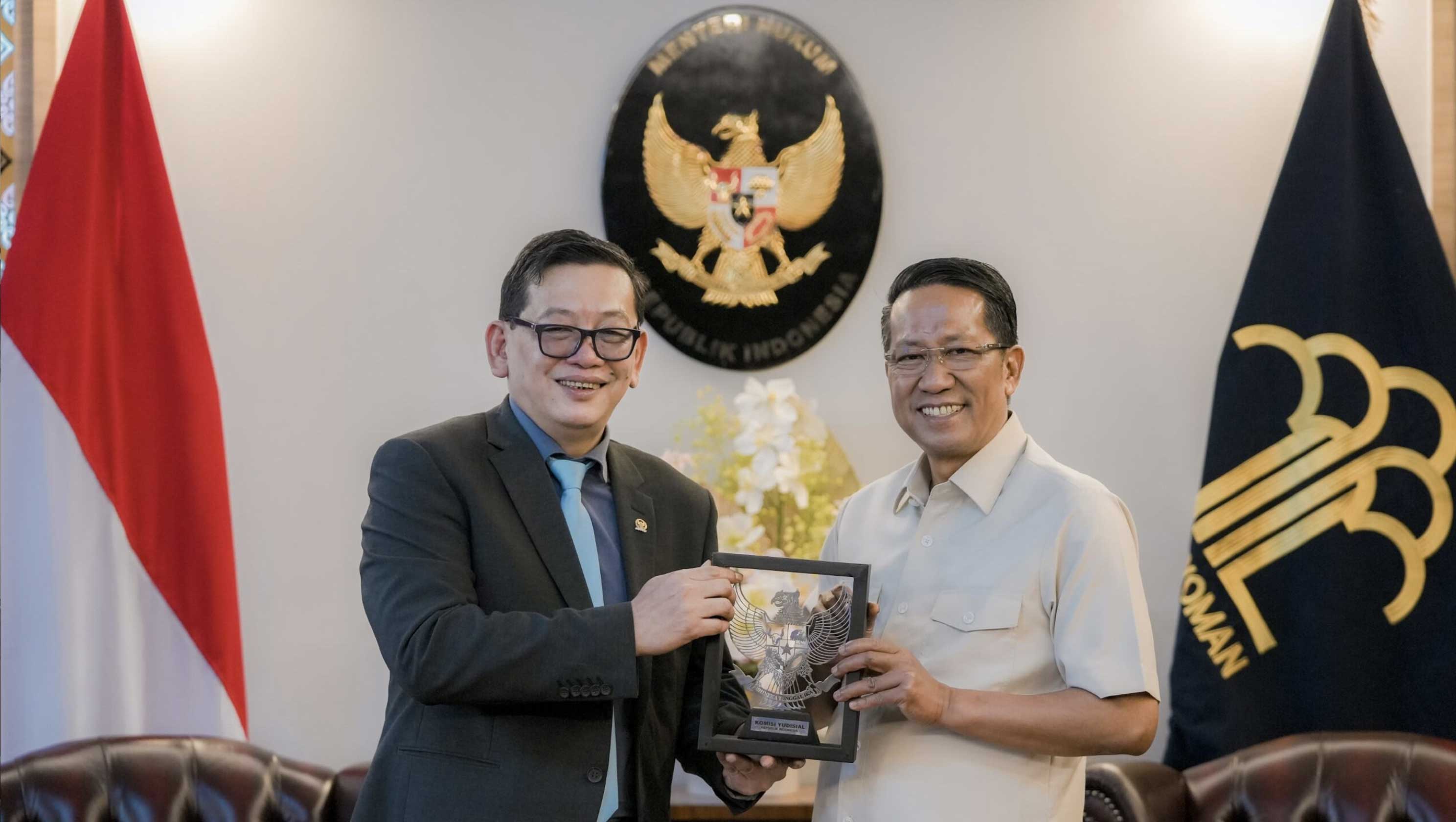 Pimpinan dan Anggota KY Bertemu Menteri Hukum Bahas Revisi Kedua RUU KY