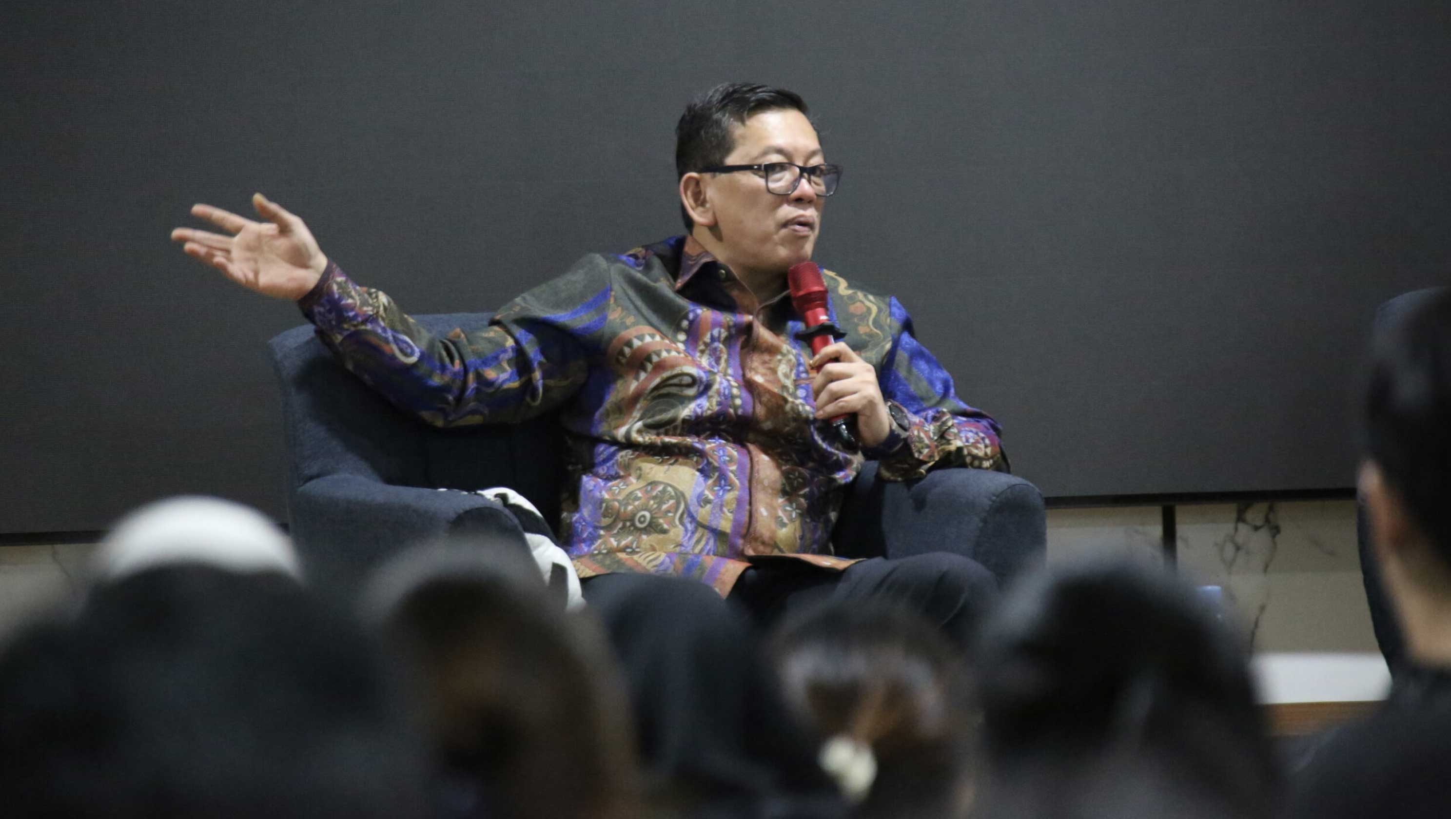 Ketua KY Jelaskan Peran Strategis KY kepada Mahasiswa President University